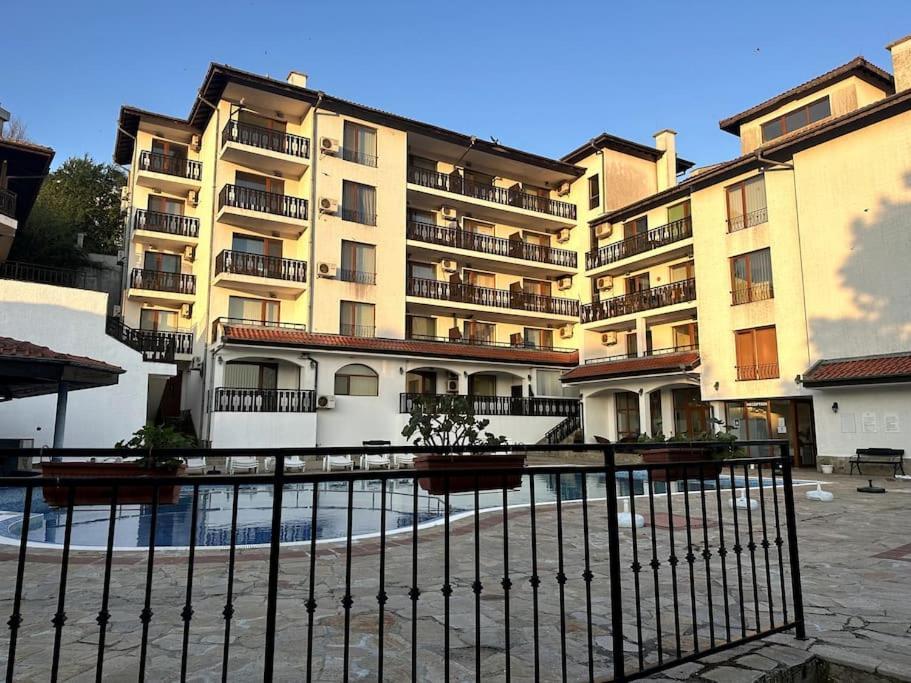 Spacious Fully Furnished Studio In Kavarna Apart Hotel Εξωτερικό φωτογραφία